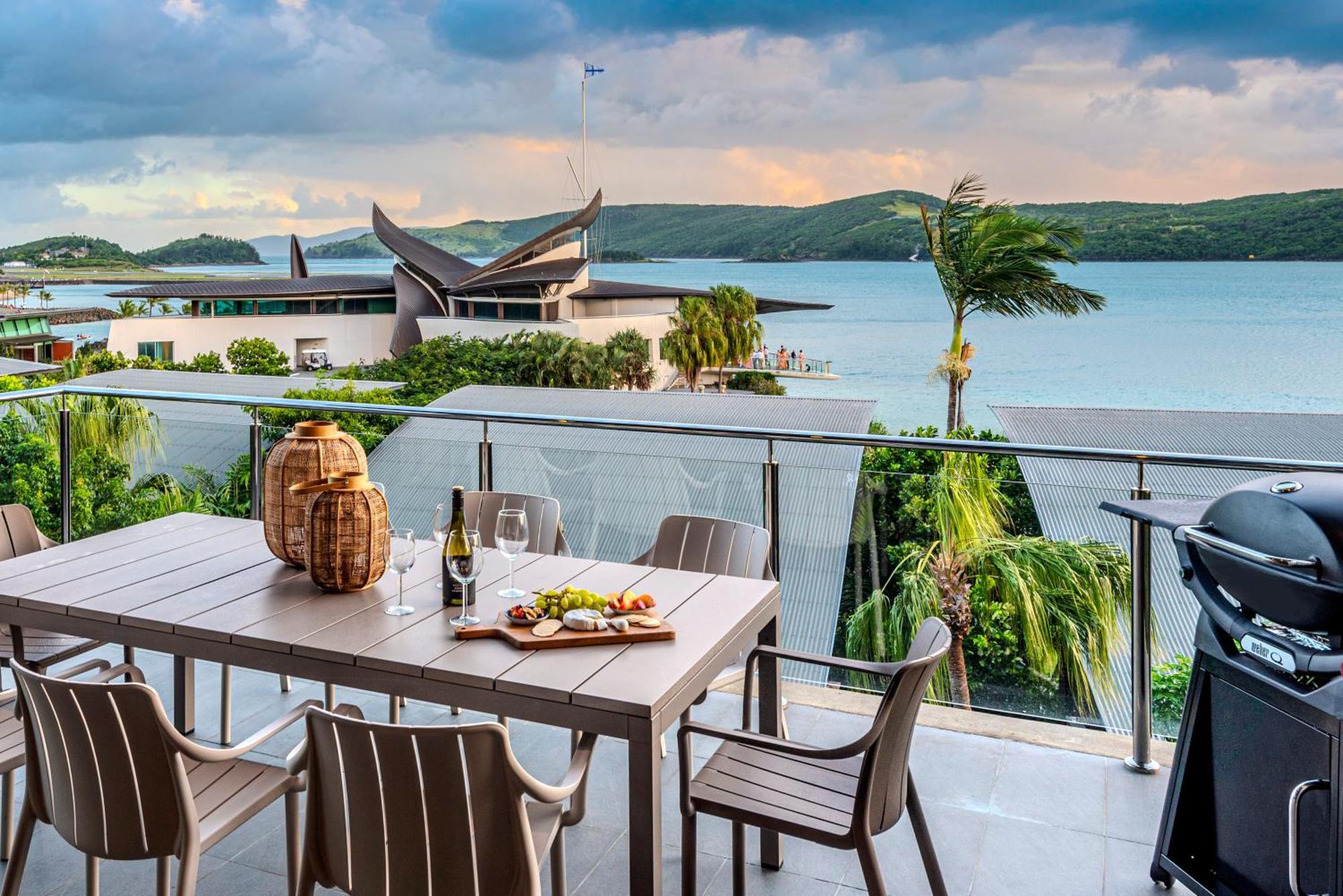 Yacht Club Villas On Hamilton Island By Hiha Bagian luar foto