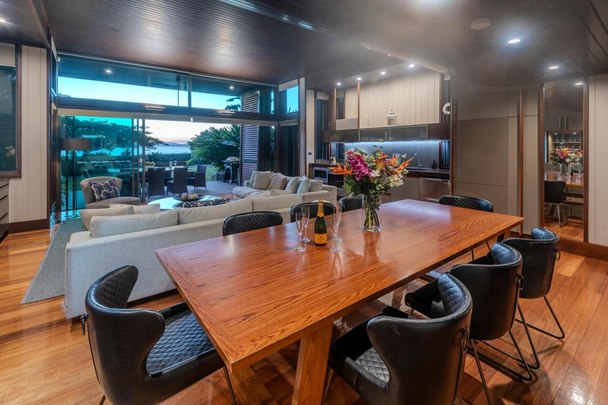 Yacht Club Villas On Hamilton Island By Hiha Bagian luar foto